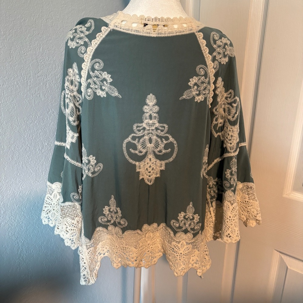 Democracy Boho Cottagecore Green Embroidered Lace Trim V-Neck Bell Sleeve Top XL - Picture 3 of 13